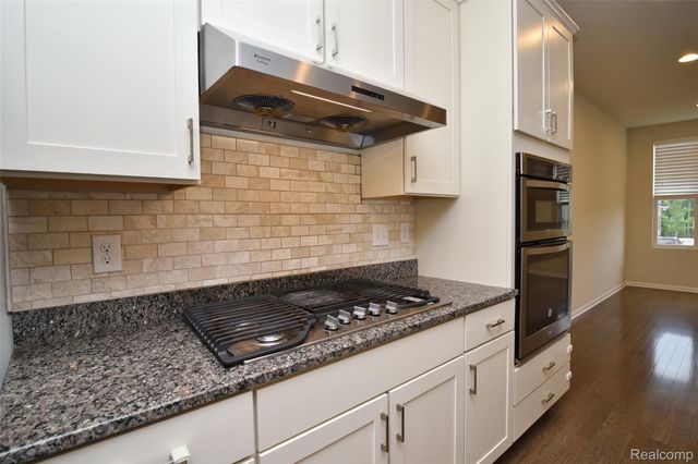 2888 Glenbar Circle, Rochester Hills, MI 48307