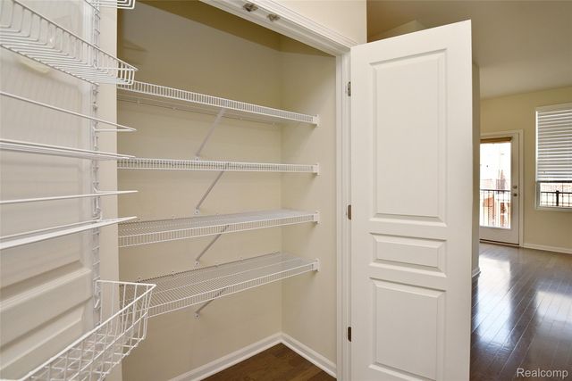 2888 Glenbar Circle, Rochester Hills, MI 48307