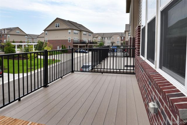 2888 Glenbar Circle, Rochester Hills, MI 48307