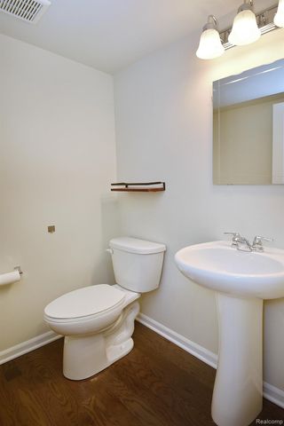 2888 Glenbar Circle, Rochester Hills, MI 48307