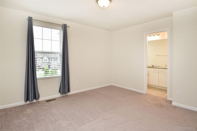 2888 Glenbar Circle, Rochester Hills, MI 48307