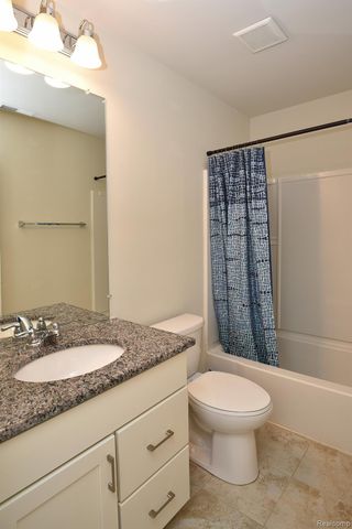 2888 Glenbar Circle, Rochester Hills, MI 48307