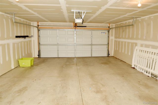 2888 Glenbar Circle, Rochester Hills, MI 48307