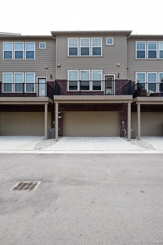 2888 Glenbar Circle, Rochester Hills, MI 48307