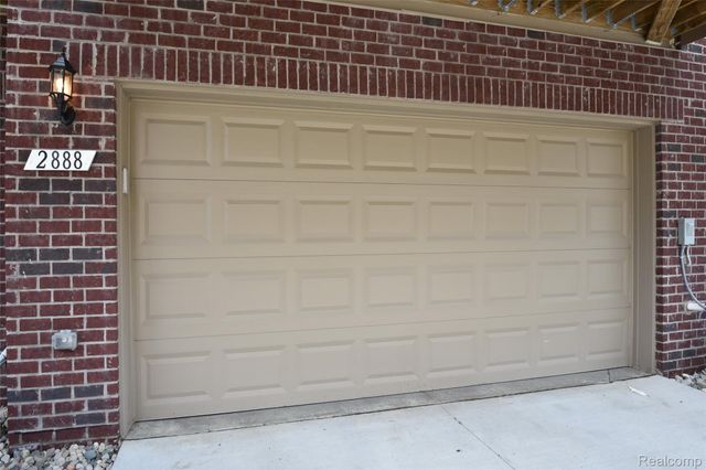 2888 Glenbar Circle, Rochester Hills, MI 48307