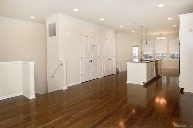 2888 Glenbar Circle, Rochester Hills, MI 48307