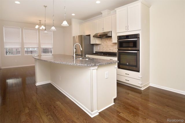 2888 Glenbar Circle, Rochester Hills, MI 48307