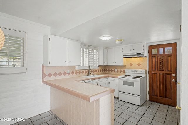 1910 W Calle Pacifica, Tucson, AZ 85745