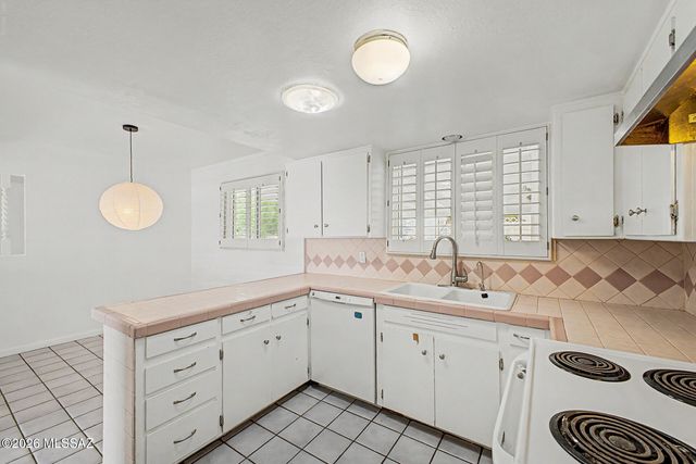 1910 W Calle Pacifica, Tucson, AZ 85745