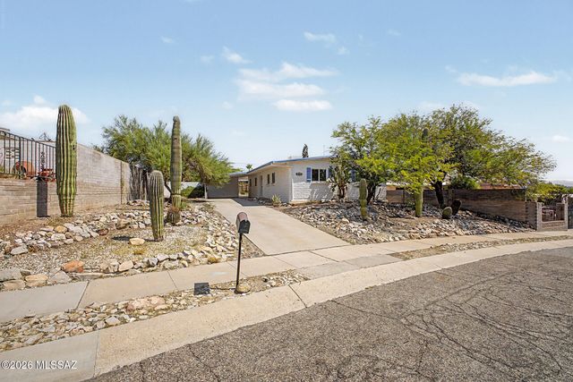 1910 W Calle Pacifica, Tucson, AZ 85745