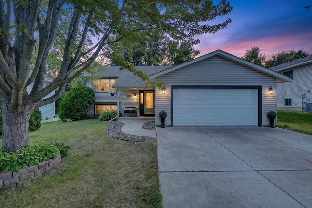 2635 Hydram Avenue N, Oakdale, MN 55128