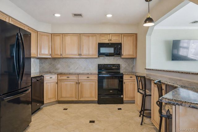 1 Atlantic Avenue 51, Farmingdale, NY 11735