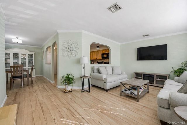 1 Atlantic Avenue 51, Farmingdale, NY 11735