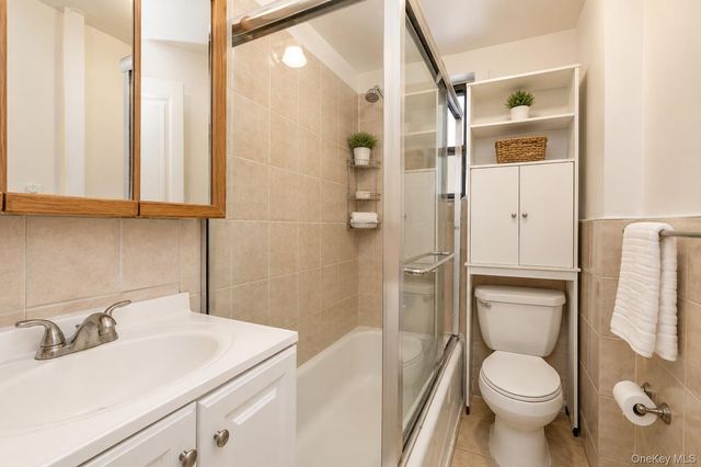 42-02 Layton Street 202, Elmhurst, NY 11373