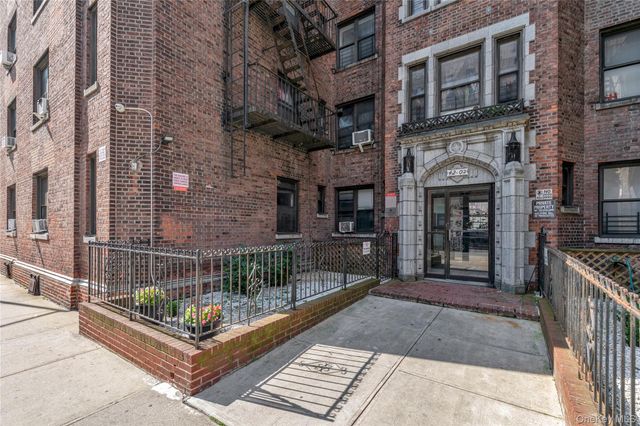 42-02 Layton Street 202, Elmhurst, NY 11373