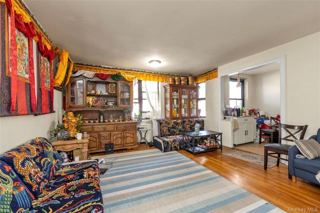 42-02 Layton Street 202, Elmhurst, NY 11373