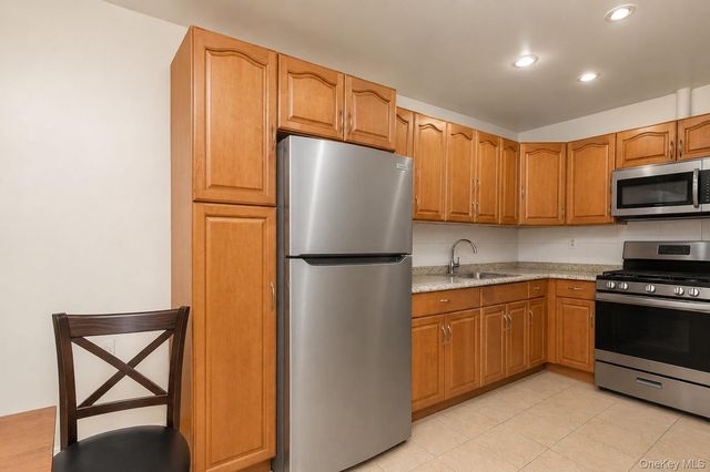 42-02 Layton Street 202, Elmhurst, NY 11373