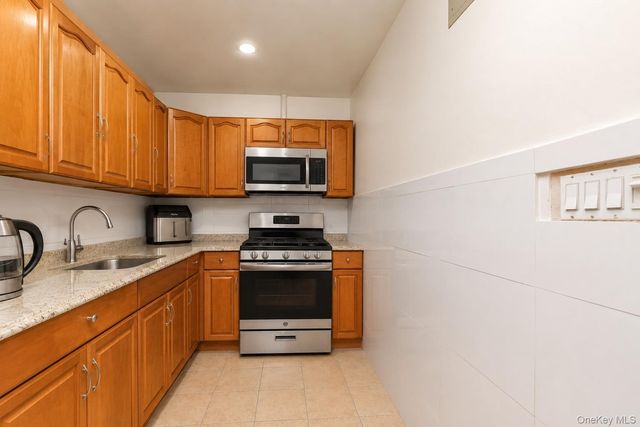 42-02 Layton Street 202, Elmhurst, NY 11373