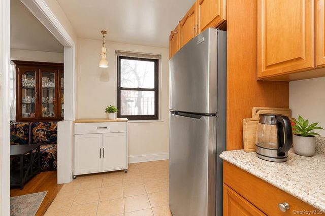 42-02 Layton Street 202, Elmhurst, NY 11373