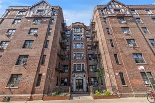 42-02 Layton Street 202, Elmhurst, NY 11373