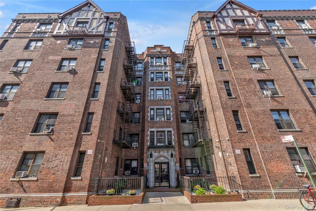 42-02 Layton Street 202, Elmhurst, NY 11373