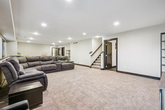 1919 Richard Road, Cedar Falls, IA 50613