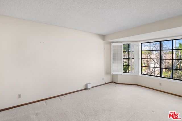 5722 Hempstead Drive, Agoura Hills, CA 91301