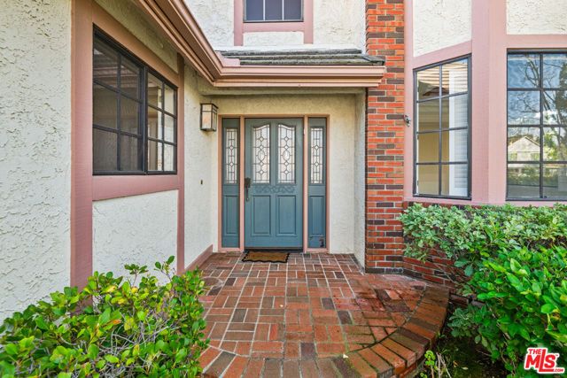 5722 Hempstead Drive, Agoura Hills, CA 91301