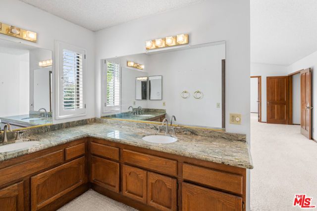 5722 Hempstead Drive, Agoura Hills, CA 91301