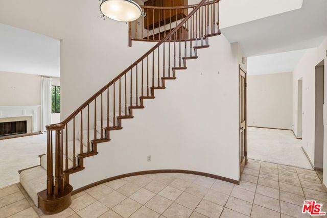 5722 Hempstead Drive, Agoura Hills, CA 91301