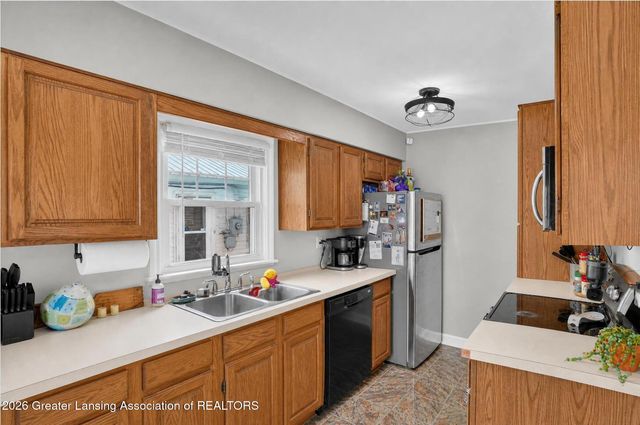 719 Poxson Avenue, Lansing, MI 48910