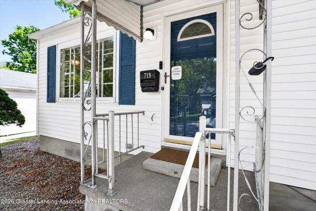719 Poxson Avenue, Lansing, MI 48910