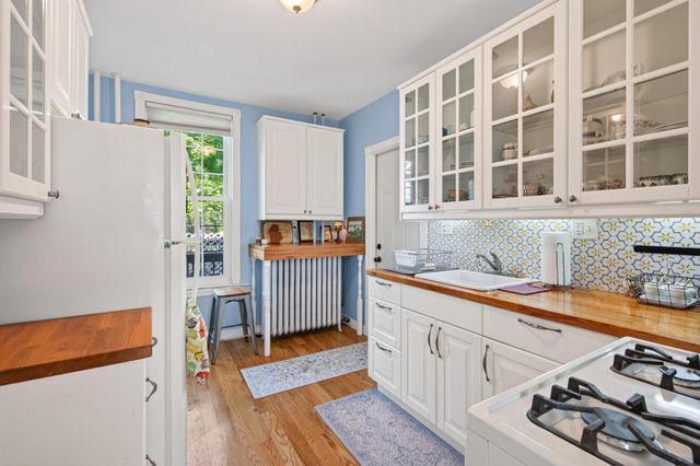 95 Victoria Street N, Saint Paul, MN 55104