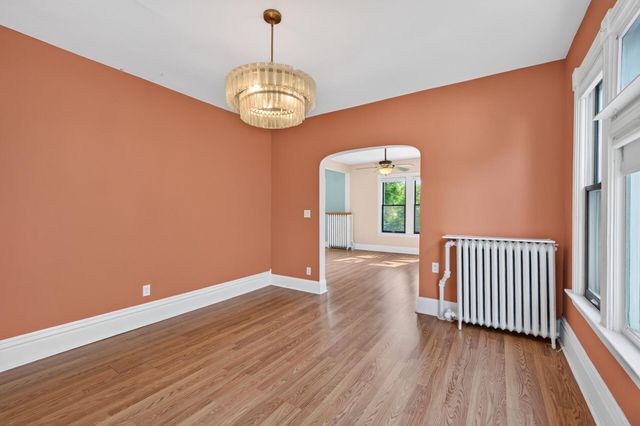 95 Victoria Street N, Saint Paul, MN 55104