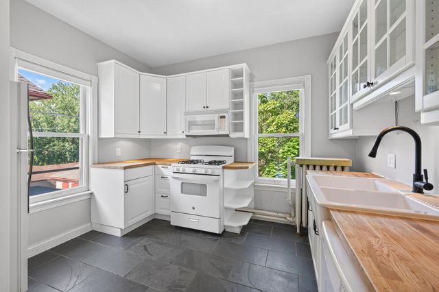 95 Victoria Street N, Saint Paul, MN 55104
