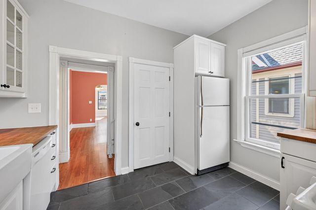 95 Victoria Street N, Saint Paul, MN 55104