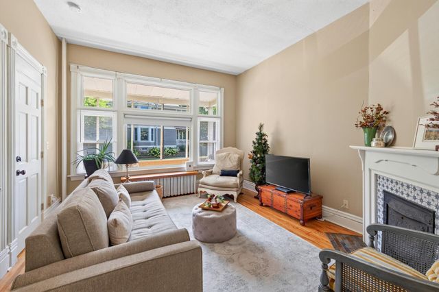 95 Victoria Street N, Saint Paul, MN 55104