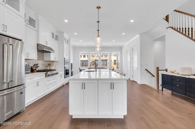 27 Linder Court, Middletown, NJ 07748