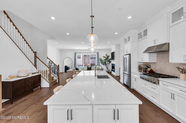27 Linder Court, Middletown, NJ 07748