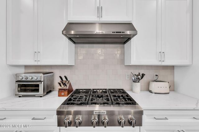 27 Linder Court, Middletown, NJ 07748