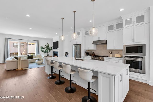 27 Linder Court, Middletown, NJ 07748