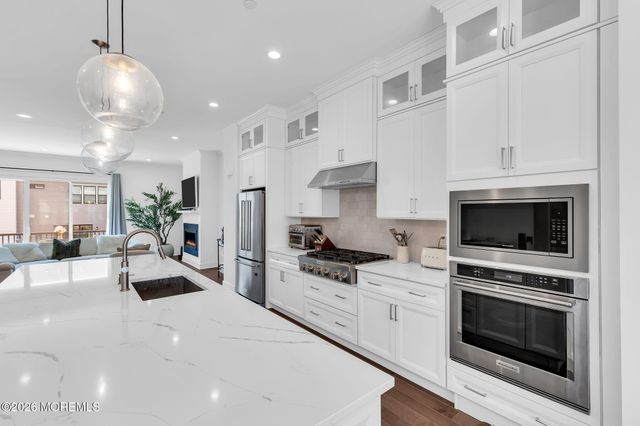 27 Linder Court, Middletown, NJ 07748