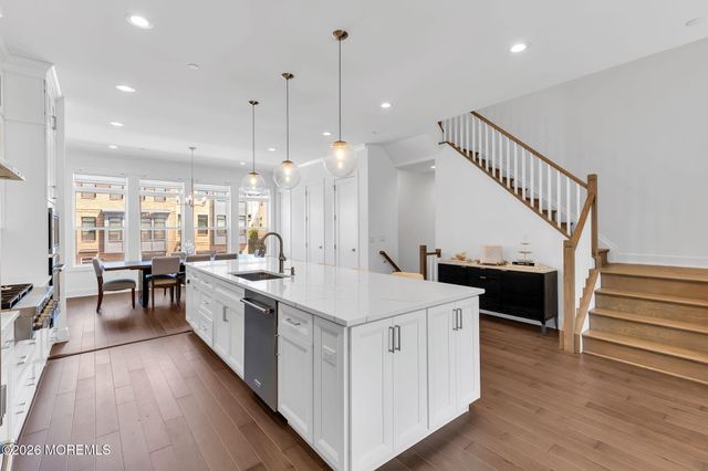 27 Linder Court, Middletown, NJ 07748