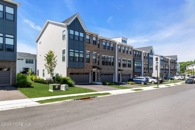 27 Linder Court, Middletown, NJ 07748