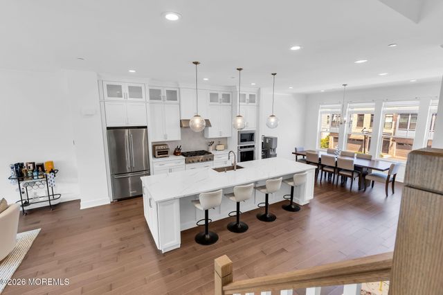 27 Linder Court, Middletown, NJ 07748
