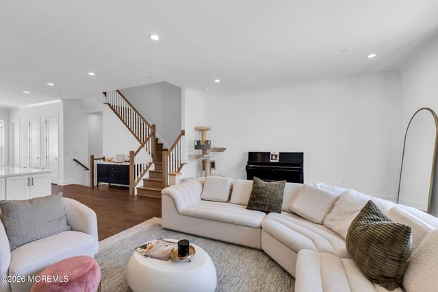 27 Linder Court, Middletown, NJ 07748