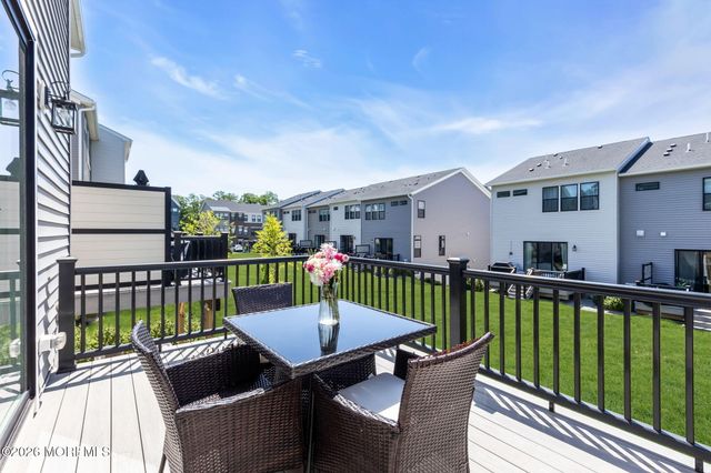 27 Linder Court, Middletown, NJ 07748