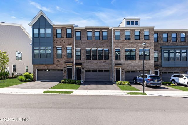 27 Linder Court, Middletown, NJ 07748