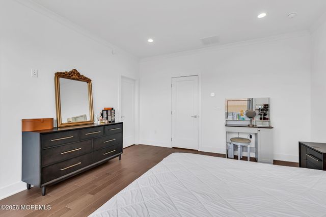 27 Linder Court, Middletown, NJ 07748