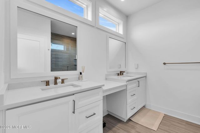 27 Linder Court, Middletown, NJ 07748